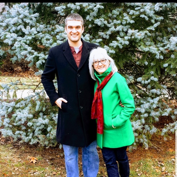 Meet your Posher, Cindy - Picture 2 of 4